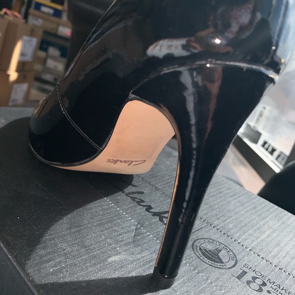 Black pate women’s heels - Picture 5 of 5